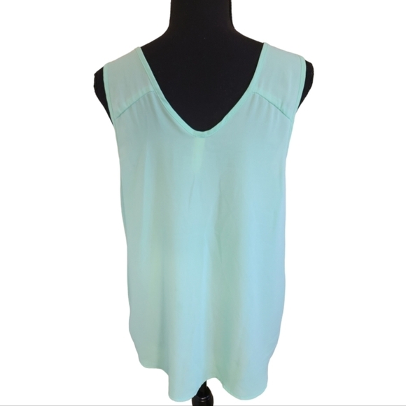 BEE STITCHED flowy sleeveless V-neck blouse mint green size medium - Picture 2 of 5
